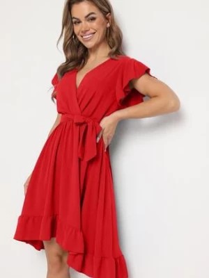 Zdjęcie produktu Czerwona Kopertowa Sukienka z Asymetrycznym Dołem Ozdobiona Falbanką z Paskiem w Talii Snidia