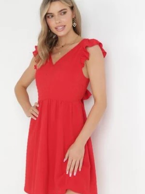 Zdjęcie produktu Czerwona Rozkloszowana Sukienka Mini z Tkaniny Plumeti i Odkrytymi Plecami Caitadi
