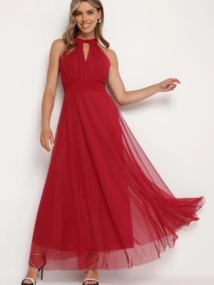 Zdjęcie produktu Czerwona Wieczorowa Sukienka ze Stójką Wiązana w Talii Ozdobiona Siateczką Nestasoni