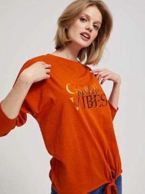 Zdjęcie produktu Damska bluzka pomarańczowa z długim rękawem i wiązaniem Moodo