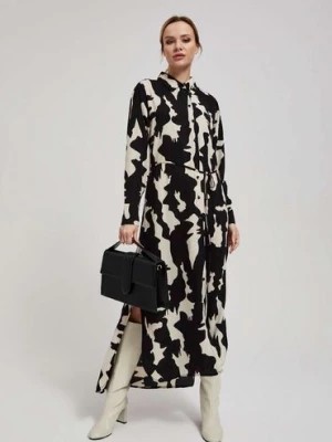 Zdjęcie produktu Damska sukienka maxi z długim rękawem z paskiem Moodo