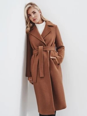 Zdjęcie produktu Długi płaszcz damski w kolorze camel OCHNIK