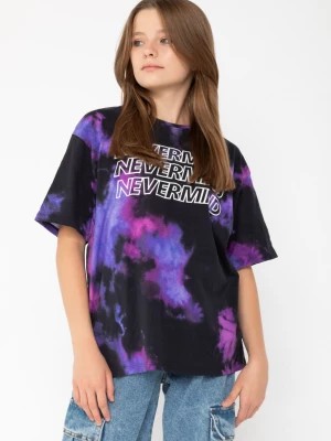 Zdjęcie produktu Fioletowy t-shirt oversize z nadrukiem tie dye i napisem