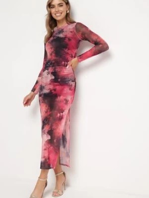 Zdjęcie produktu Fuksjowa Sukienka o Dopasowanym Fasonie Bodycon z Rozcięciem i Marmurkowym Wzorem Urientia