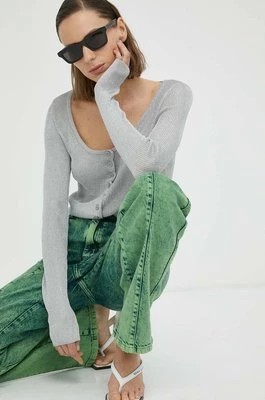Zdjęcie produktu Gestuz sweter damski kolor srebrny lekki