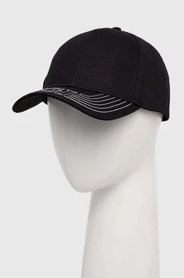 Zdjęcie produktu Guess czapka z daszkiem bawełniana kolor czarny z aplikacją V4RZ02 WFKN0
