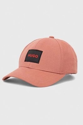 Zdjęcie produktu HUGO czapka z daszkiem bawełniana kolor różowy z aplikacją