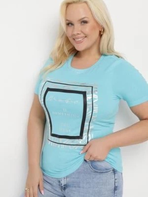 Zdjęcie produktu Jasnoniebieski Bawełniany T-shirt Koszulka z Krótkim Rękawem Ozdobiona Nadrukiem i Cyrkoniami Codara