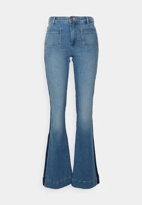 Zdjęcie produktu Jeansy Dzwony Wrangler