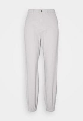Zdjęcie produktu Jeansy Relaxed Fit Missguided