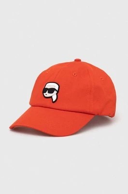Zdjęcie produktu Karl Lagerfeld czapka z daszkiem bawełniana kolor czerwony z aplikacją