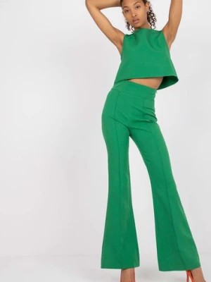 Zdjęcie produktu Komplet dla kobiet - T-shirt z bez rękawów i długie spodnie typu dzwony - zielony Italy Moda