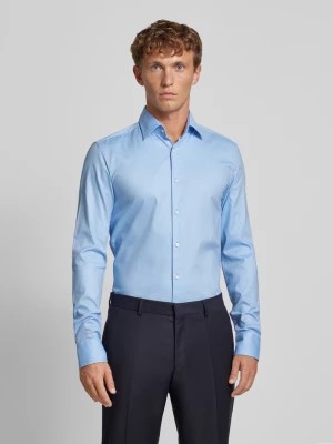 Zdjęcie produktu Koszula biznesowa o kroju slim fit z kołnierzykiem typu kent model ‘Hank’ Boss