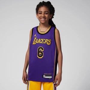 Zdjęcie produktu Koszulka dla dużych dzieci Nike Dri-FIT Swingman Los Angeles Lakers Statement Edition - Fiolet