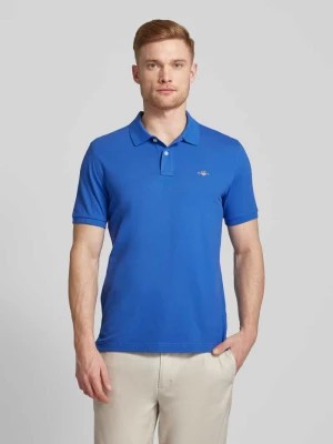 Zdjęcie produktu Koszulka polo o kroju regular fit z wyhaftowanym logo model ‘SHIELD’ Gant