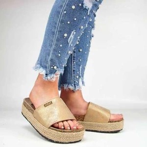 Zdjęcie produktu Lee Cooper LCW-24-35-2507 klapki damskie espadryle na platformie złote