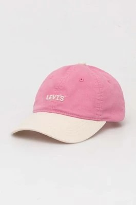 Zdjęcie produktu Levi's czapka z daszkiem bawełniana kolor różowy z aplikacją