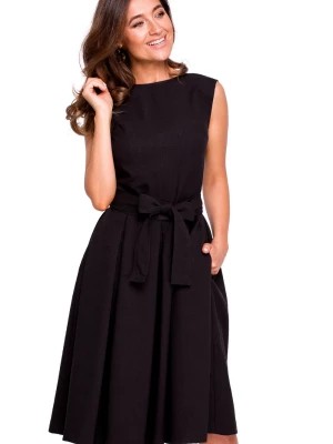 Zdjęcie produktu Lniana sukienka na lato rozkloszowana z dekoltem V i paskiem czarna Stylove