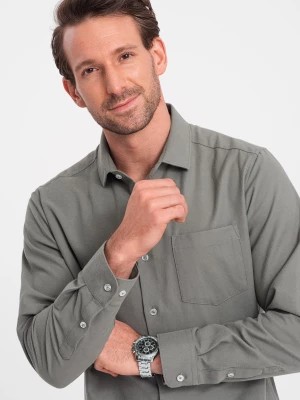 Zdjęcie produktu Męska koszula z kieszenią REGULAR FIT - khaki V4 OM-SHCS-0148
 -                                    XL