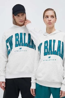 Zdjęcie produktu New Balance bluza bawełniana kolor szary z kapturem z nadrukiem