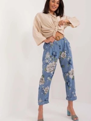 Zdjęcie produktu Niebieskie luźne spodnie w kwiaty z paskiem Italy Moda