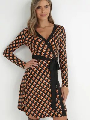 Zdjęcie produktu Pomarańczowa Sukienka Kopertowa w Geometryczny Wzór Chlasee