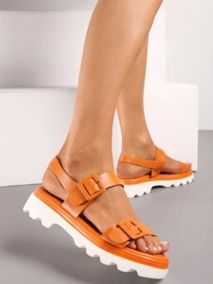 Zdjęcie produktu Pomarańczowe Sandały z Imitacji Skóry z Dwiema Sprzączkami i Elastycznym Paskiem na Pięcie Risavia
