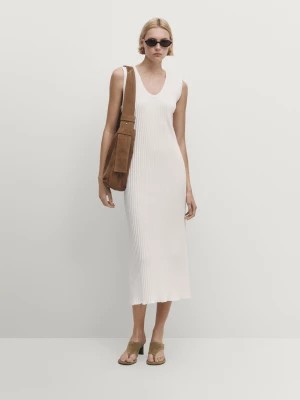 Zdjęcie produktu Prążkowana Sukienka Z Dekoltem Średniej Długości - Surowy - - Massimo Dutti - Kobieta