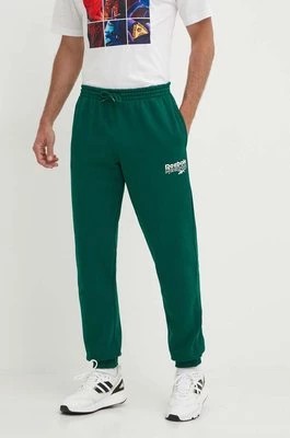 Zdjęcie produktu Reebok spodnie dresowe Brand Proud kolor zielony z nadrukiem 100076462