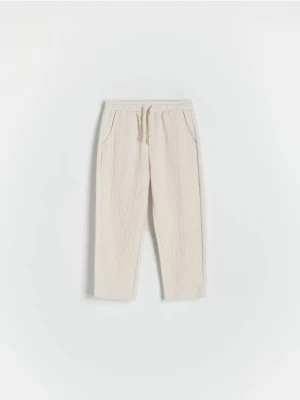 Zdjęcie produktu Reserved - Dzianinowe spodnie chino - złamana biel