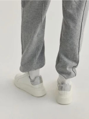 Zdjęcie produktu Reserved - Sneakersy na grubej podeszwie - biały