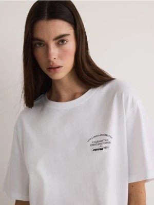 Zdjęcie produktu Reserved - T-shirt oversize z nadrukiem - biały
