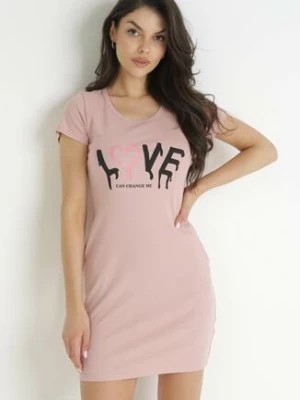 Zdjęcie produktu Różowa Bawełniana Sukienka T-shirtowa z Napisem Avera