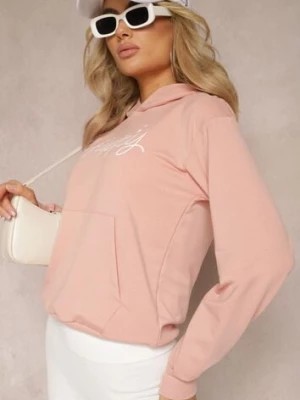 Zdjęcie produktu Różowa Bluza z Ozdobnym Napisem i Kapturem Arseia