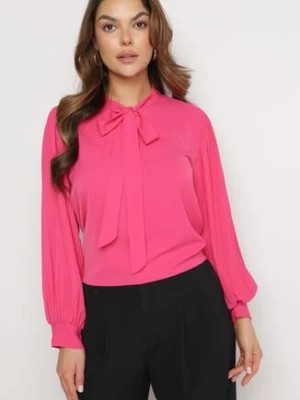 Zdjęcie produktu Różowa Bluzka z Trójkątnym Dekoltem i Wiązaniem wokół Szyi Flovena