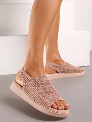 Zdjęcie produktu Różowe Wsuwane Sandały z Ażurową Cholewką Triavera