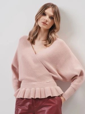 Zdjęcie produktu Różowy sweter damski z taliowaniem OCHNIK