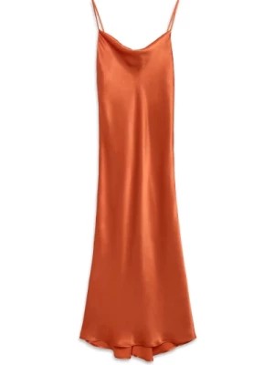 Zdjęcie produktu Satinowa Sukienka z Drapowanym Dekoltem Maliparmi