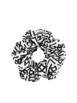 Zdjęcie produktu Satynowe scrunchie w monogramy KAZAR