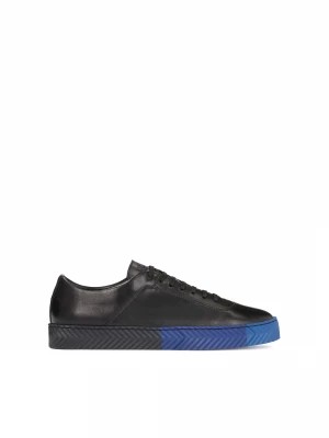 Zdjęcie produktu Skórzane sneakersy męskie z czarno-niebieską podeszwą Kazar