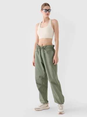 Zdjęcie produktu Spodnie casual parachute oversize damskie - oliwkowe/khaki 4F