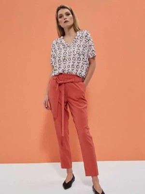 Zdjęcie produktu Spodnie damskie z ozdobnym wiązaniem pomarańczowe Moodo