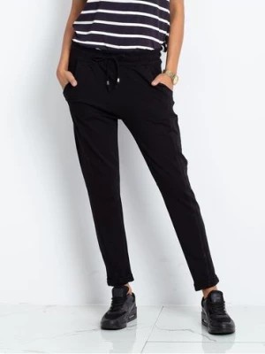 Zdjęcie produktu Spodnie dresowe damskie - czarne BASIC FEEL GOOD