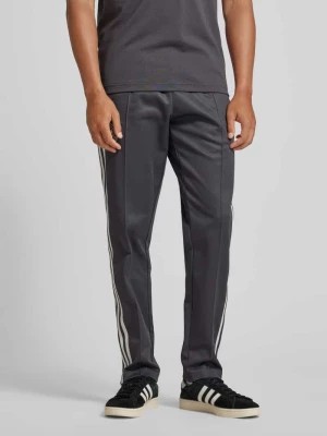 Zdjęcie produktu Spodnie dresowe o kroju regular fit z elastycznym pasem model ‘DFB’ adidas Originals