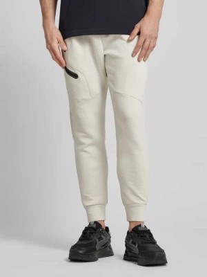Zdjęcie produktu Spodnie dresowe o kroju regular fit z kieszenią zapinaną na zamek błyskawiczny Under Armour