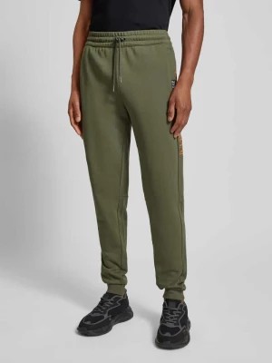 Zdjęcie produktu Spodnie dresowe o kroju regular fit z nadrukiem z logo model ‘PANTALONI’ EA7 Emporio Armani