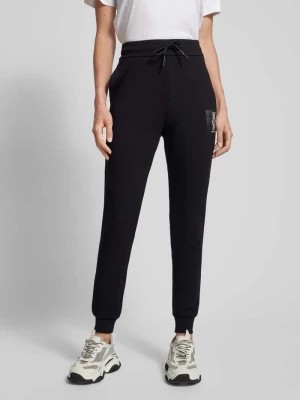Zdjęcie produktu Spodnie dresowe o kroju slim fit z nadrukiem z logo Armani Exchange