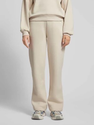 Zdjęcie produktu Spodnie dresowe o kroju straight fit ze szwami działowymi Gina Tricot