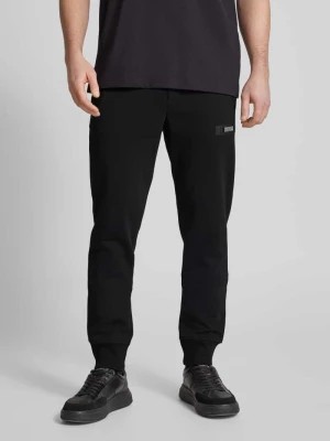 Zdjęcie produktu Spodnie dresowe o kroju tapered fit z naszywką z logo Versace Jeans Couture