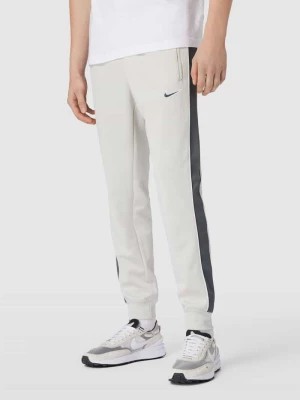 Zdjęcie produktu Spodnie dresowe z wyhaftowanym logo Nike